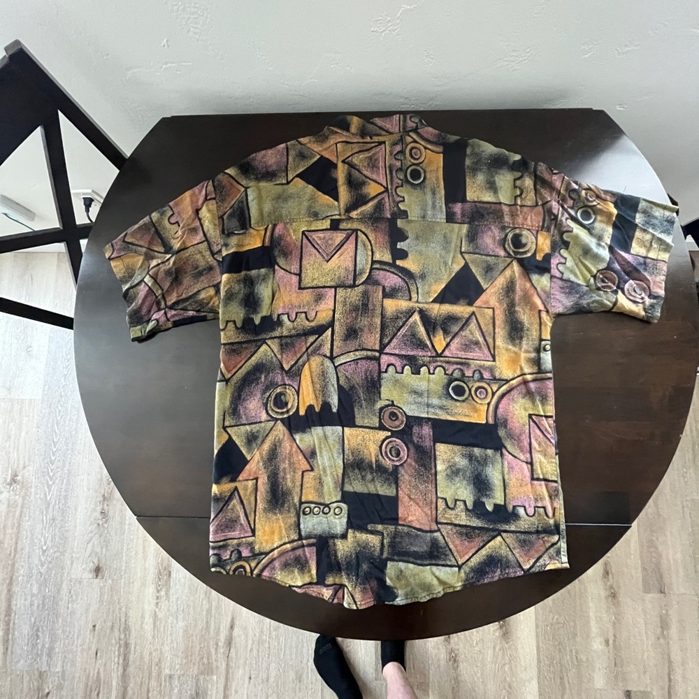 Geometric Patterned Short Sleeve Shirt - Picture 4 of 4